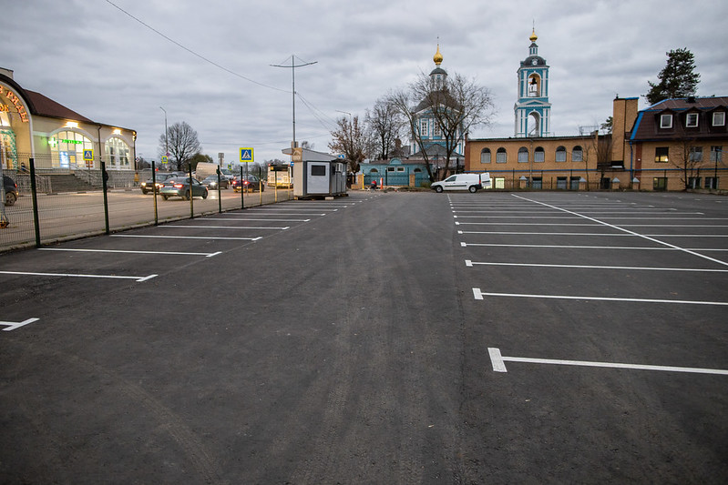 Парковка рядом со Свято-Троицкой Сергиевой Лаврой